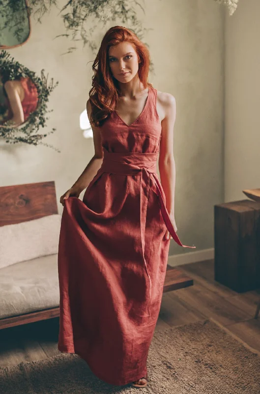 Exclusive Preview V-Neckline Linen Sleeveless Dress